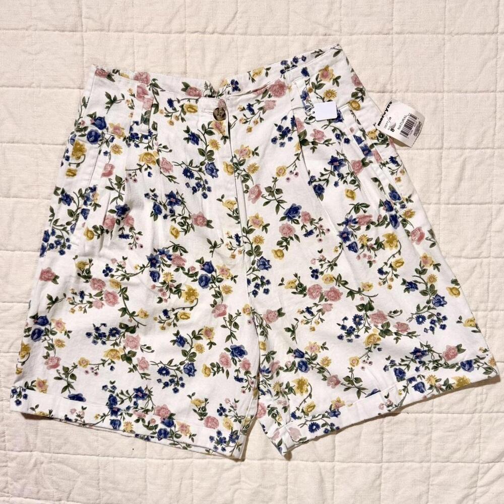 Vintage Wear 2B Seen Floral High Waisted Shorts – Size 8 (NWT) 🌸
